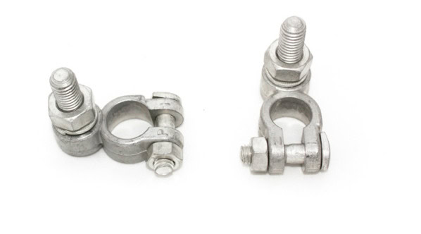 Battery terminal clamp with M10 threaded end (-)