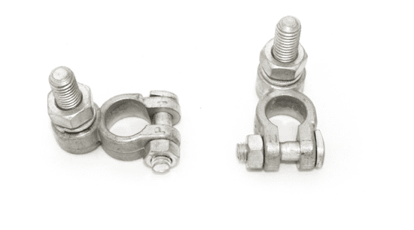 Battery terminal clamp with M10 threaded end (+)