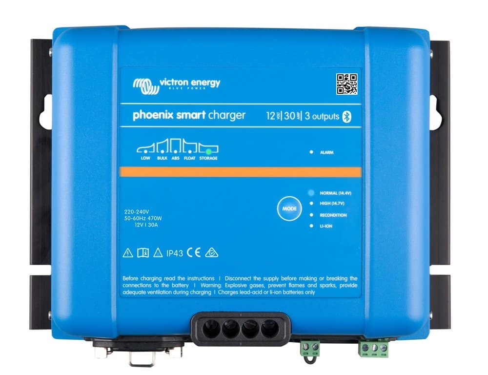 Victron Phoenix Smart IP43 acculader 12/30 (3) 120-240V